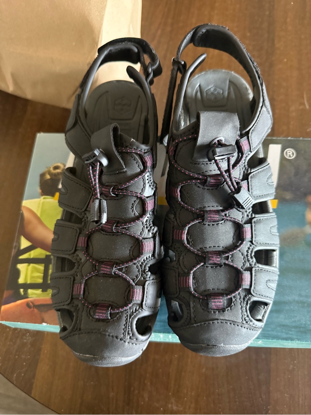 Khombu Yellow and Black Women's Water Shoe Box Artwork